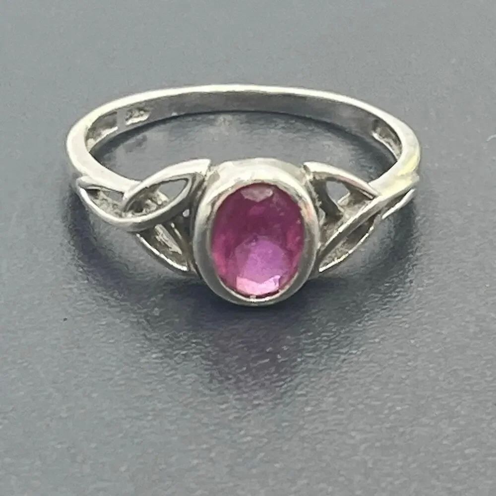 Sterling Silver 925‎ Celtic Knot Oval Bezel Set Red Ruby July Love Ring Sz 8.5